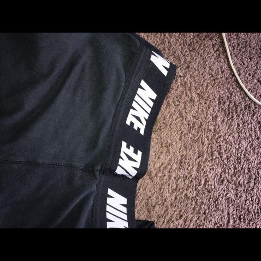 Black Nike leggings